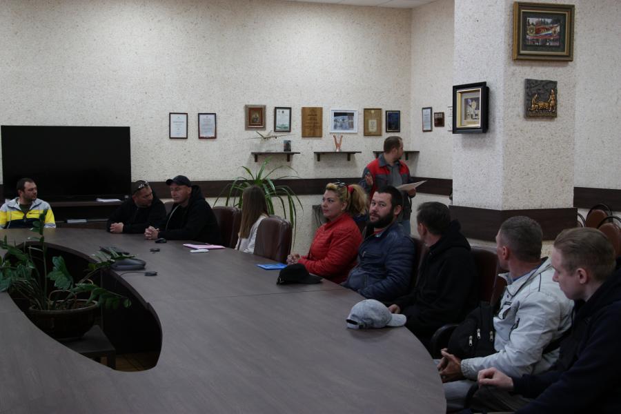 Переселенцы из Донбасса готовятся выйти на работу в компанию ЦеСИС. ЦеСИС НИКИРЭТ