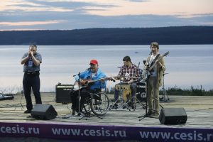 Музыкальный фестиваль на фоне Сурского моря